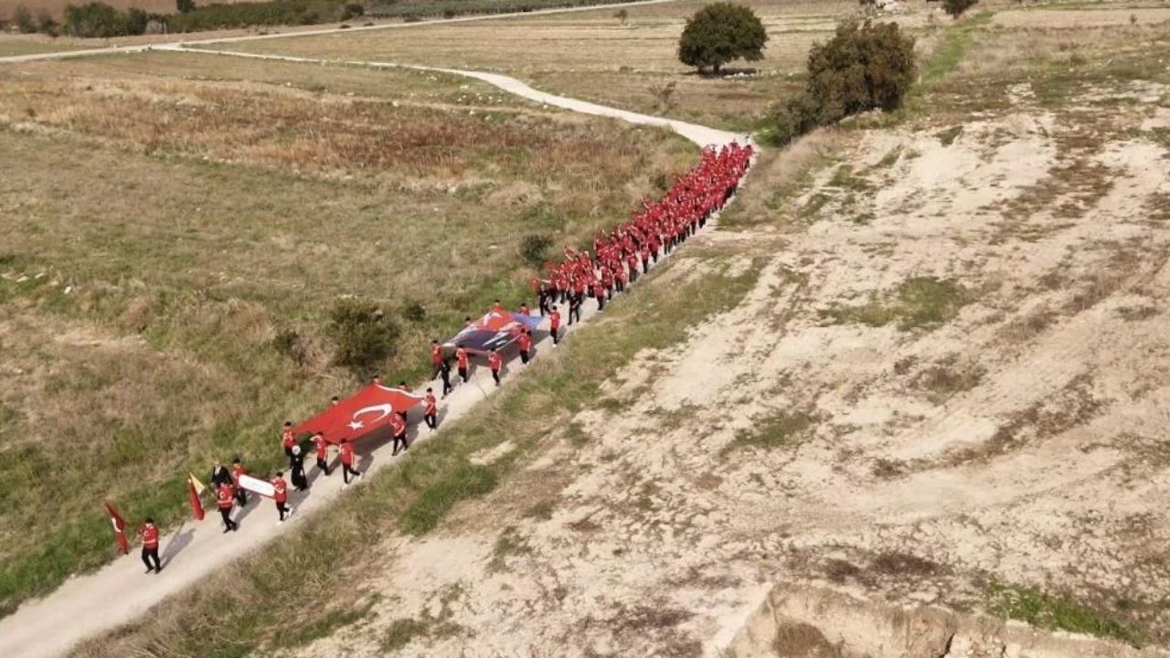 Öğrencilerden Kastabala Antik Kenti’nde Cumhuriyet Coşkusu (2)