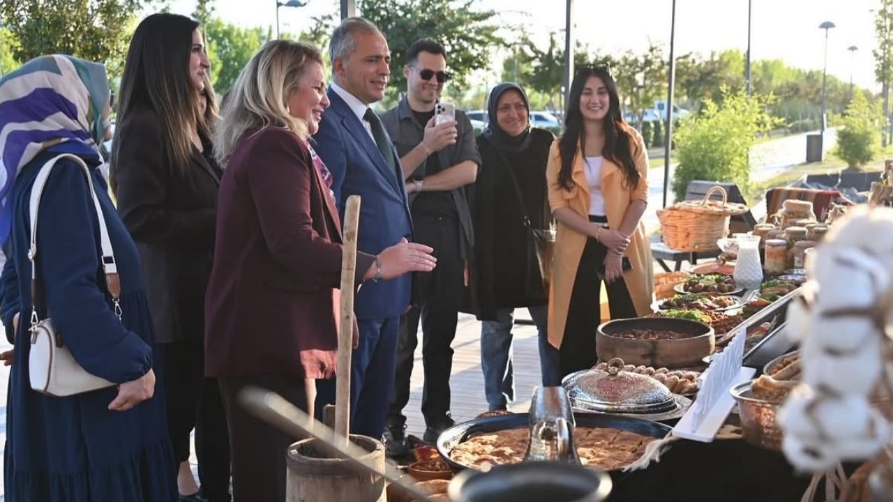 Osmaniye Belediyesi Gastronomi Merkezi'nden Trt'ye Yöresel Sofra (6)