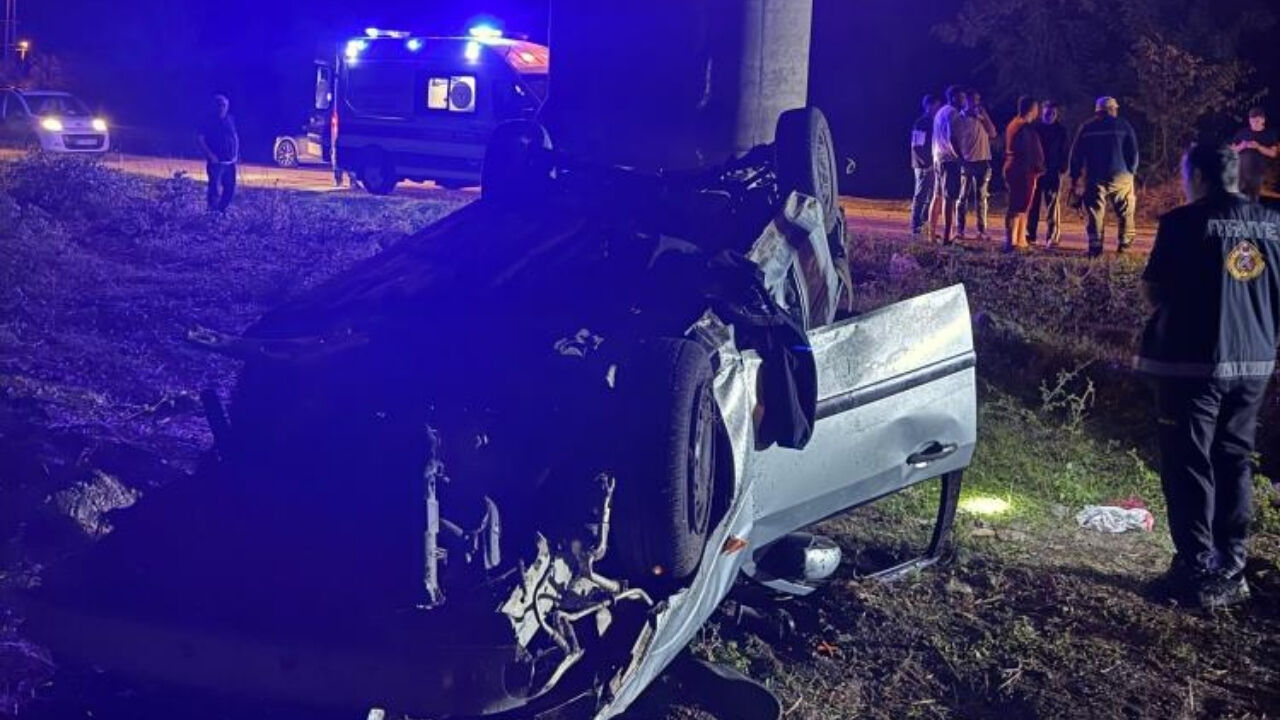 Osmaniye Düziçi'nde Feci Kaza Şarampole Devrilen Otomobilde 17 Yaşındaki Genç Hayatını Kaybetti (2)