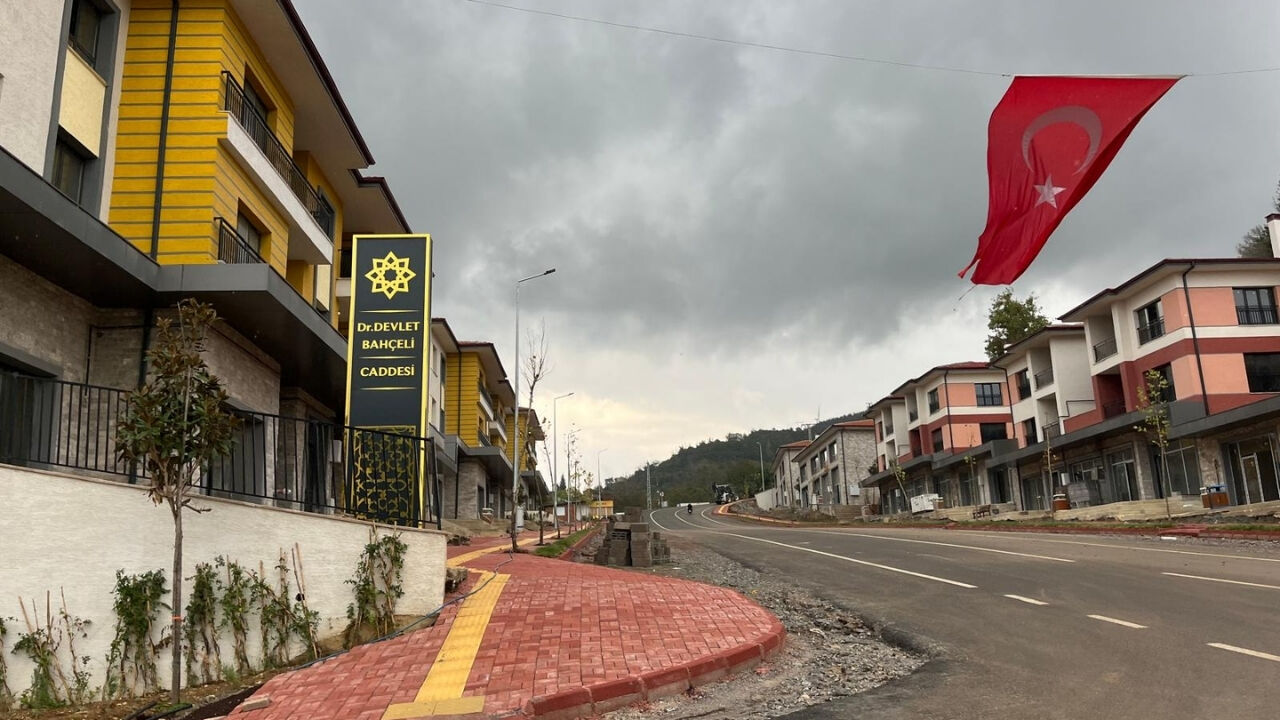 Osmaniye Hasanbeyli'de Devlet Bahçeli Caddesi'nin Yeni Hali Yüz Güldürdü
