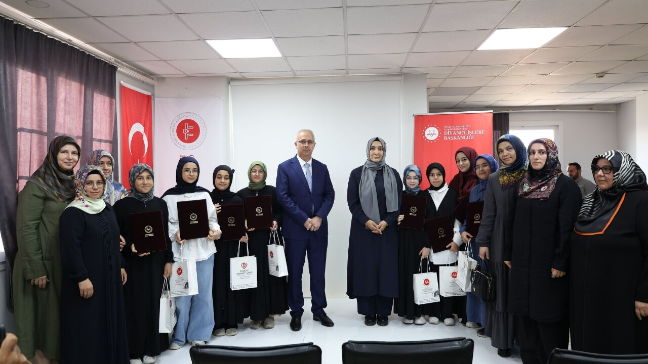 Osmaniye'de 15 Genç Hafız Dualarla İcazetini Aldı! (1)