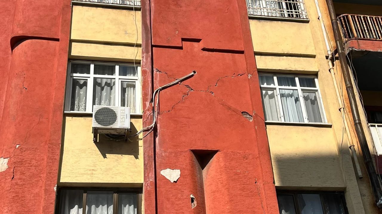 Osmaniye’de 6 Şubat’ın İzi Silinmiyor, Esnaf Acil İnceleme İstiyor (2)