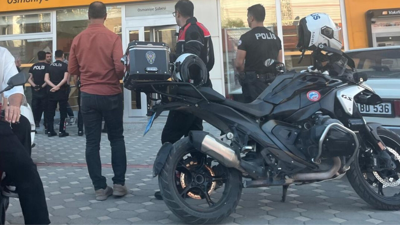 Osmaniye'de Banka Önünde Tartışma! (1)