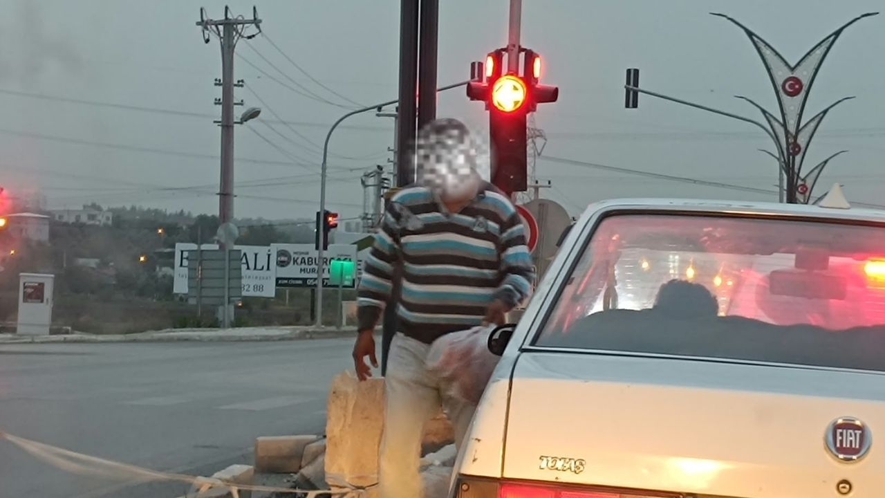 Osmaniye’de Kırmızı Işıkta Tehlikeli Ticaret