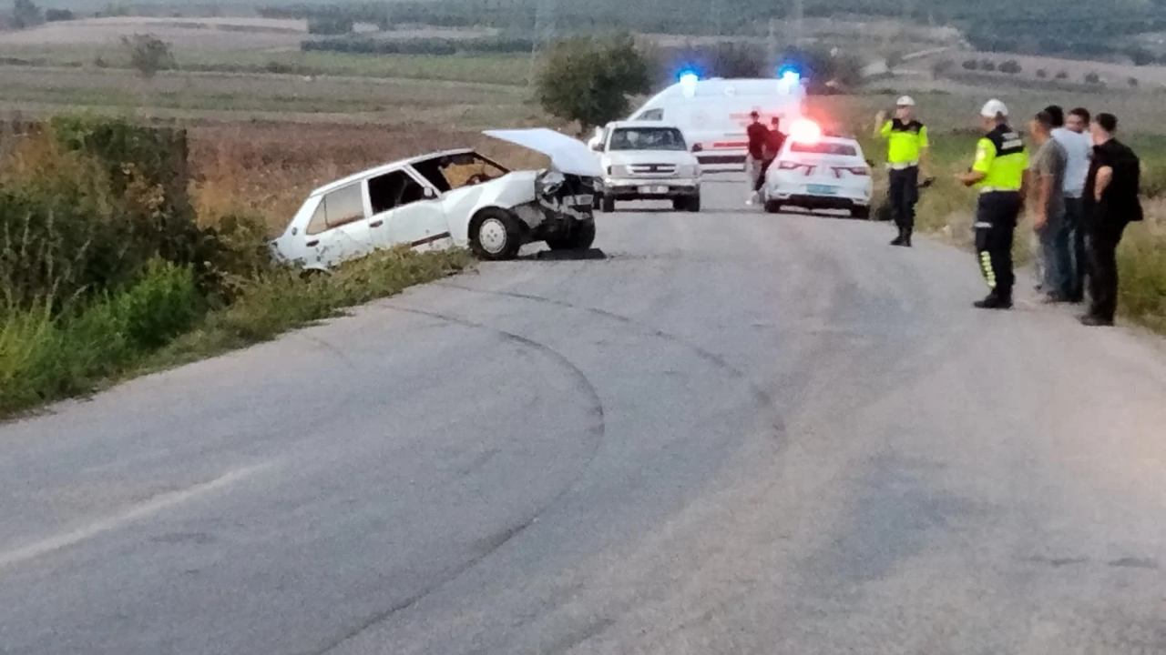 Osmaniye'de Kontrolden Çıkan Otomobil Su Tahliye Kanalına Düştü