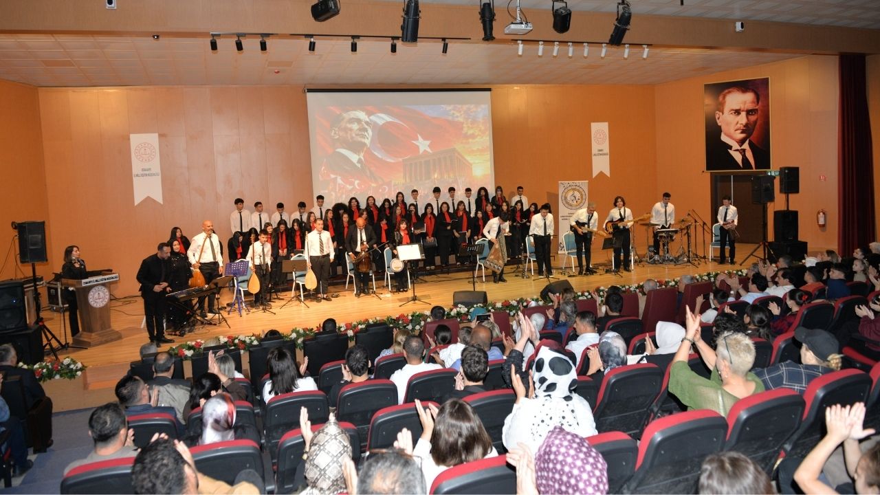 Osmaniye'de Öğrencilerden 29 Ekim'e Özel Türkü Konseri (2)