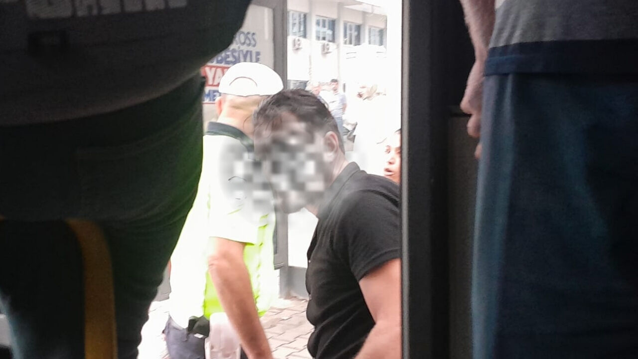 Osmaniye’de Poşetler Fazla Diye Otobüse Alınmadı, Kavga Çıktı! (1)