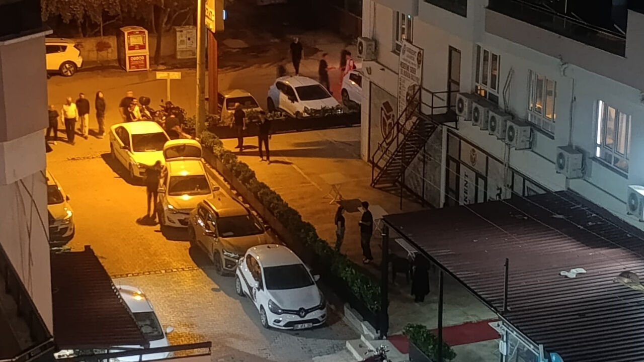 Osmaniye'de Sokak Ortasında Bıçaklı Kavga! (1)