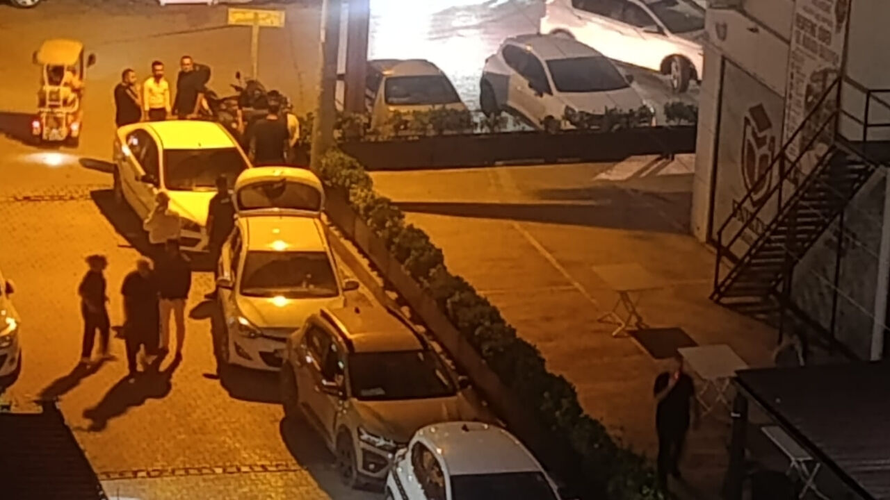 Osmaniye'de Sokak Ortasında Bıçaklı Kavga!