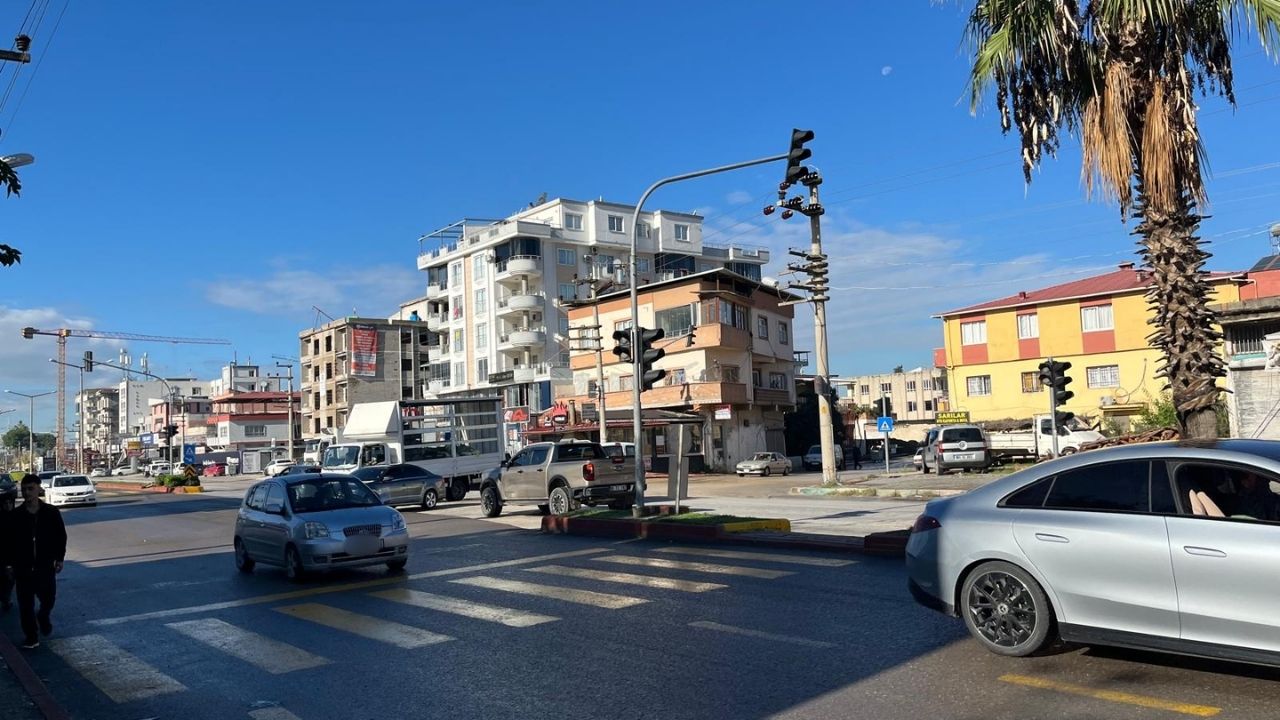 Osmaniye'de Trafik Çilesi! Işıklar Bozulunca Herkes Aynı Anda Kavşağa Girdi... (1)