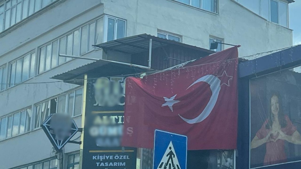 Osmaniye'deki Ters Türk Bayrağının Anlamı Ne (2)