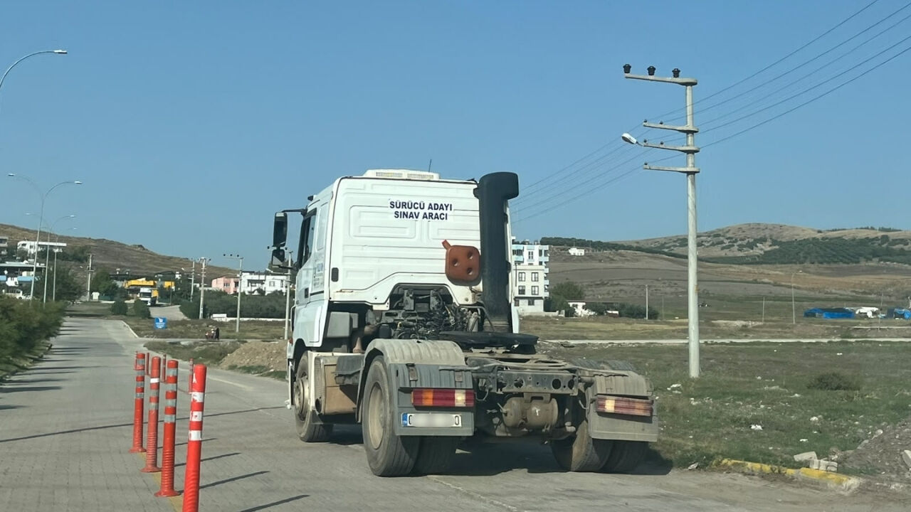 Osmaniyeli Sürücü Adayları Direksiyon Başında Ter Döktü