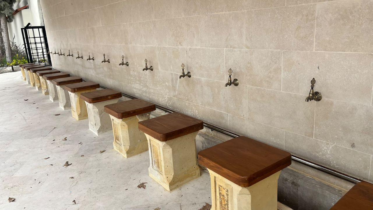 Osmaniye'nin Tarihi Sembolü Envar Ül Hamit Camii Restorasyonun Ardından İbadette!