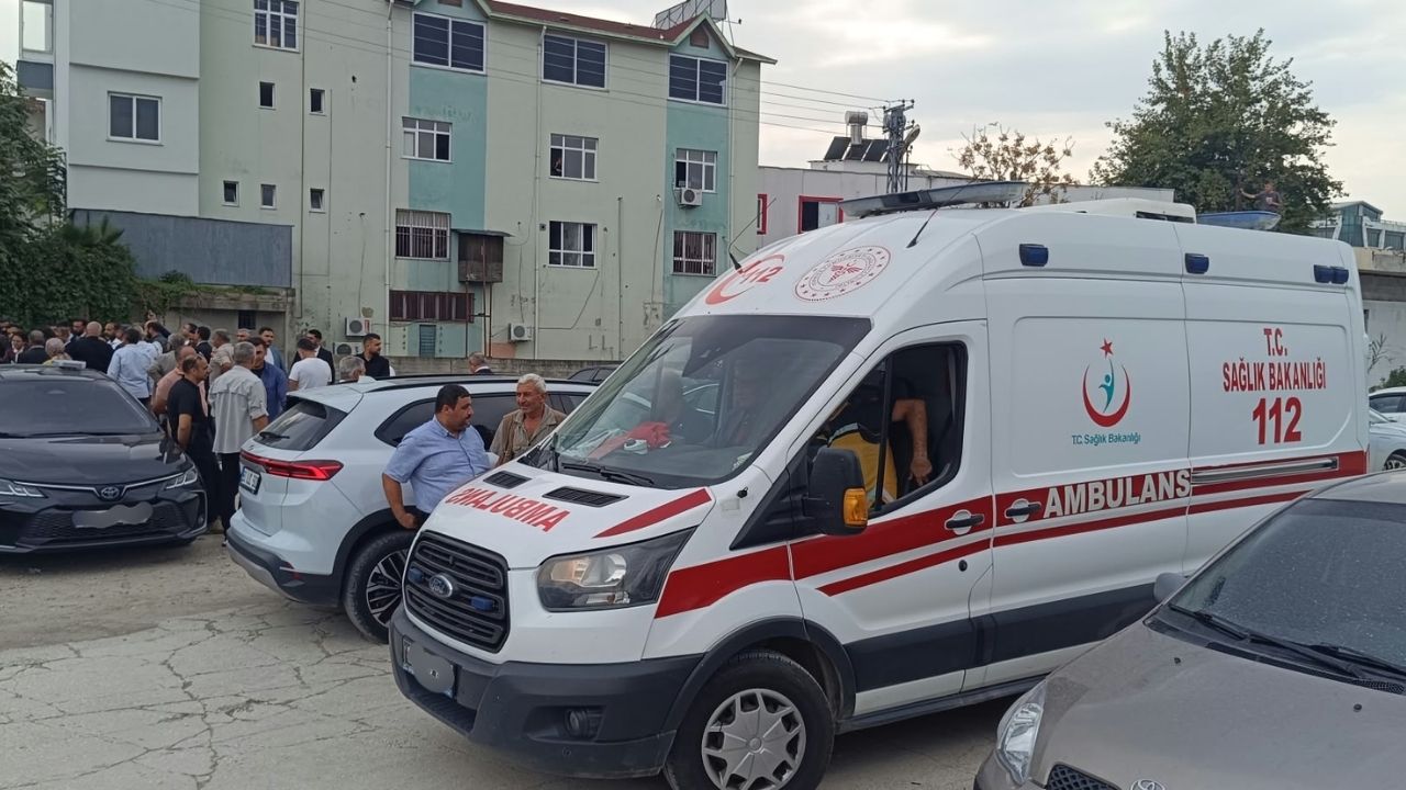 Programda Bayılan Vatandaşa İlk Müdahale Milletvekili Derya Yanık'tan Geldi (2)