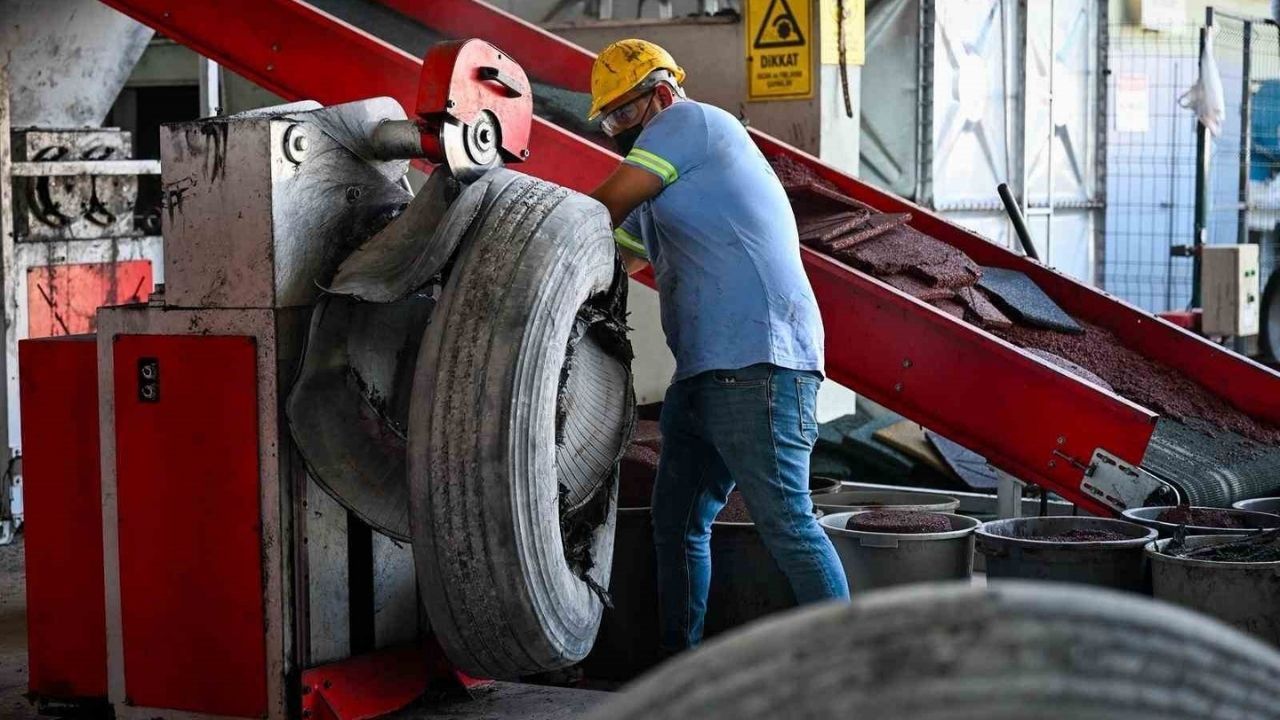 Seyhan Belediyesi Atık Lastikleri Nasıl Değerlendiriyor (1)