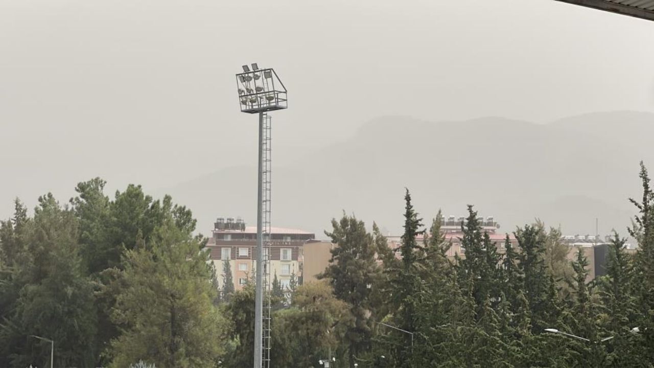 Suriye’den Gelen Toz Taşınımı Osmaniye’yi Vurdu! Nefes Almak Bile Güçleşti (1)
