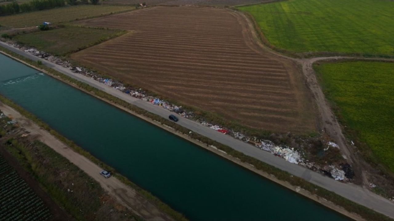 Tarlaların Dibine Dökülüp Yakılan Atıklar Tarımsal Üretimi Tehdit Ediyor (1)