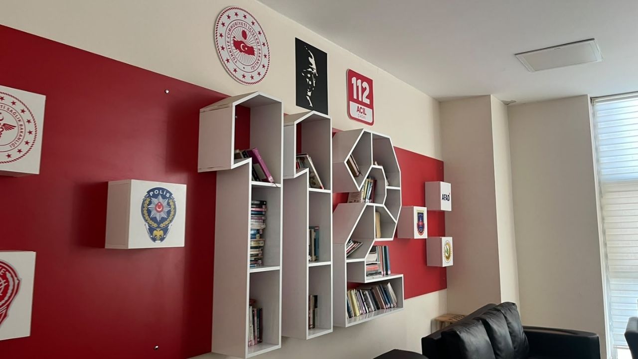 Türkiye'de İlk Kez Osmaniye Yaptı! 112 Personeline '112' Tasarımlı Kütüphane!
