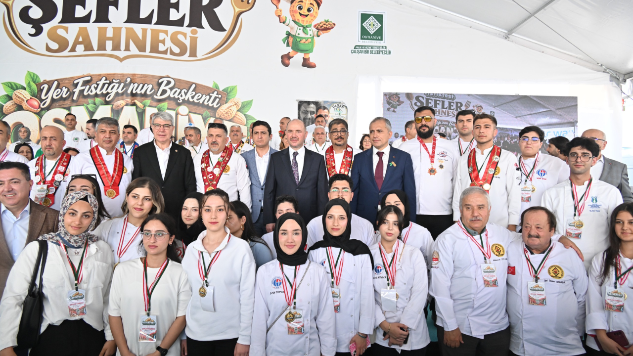 Vali Mehmet Fatih Serdengeçti Fıstıkfest’te Vatandaşlarla Buluştu