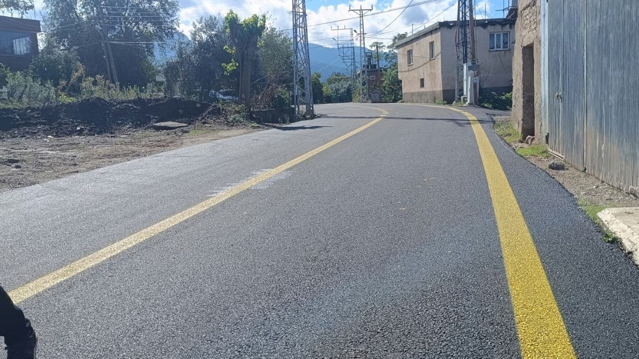 Yarbaşı Karaçarlı Mahallesi'ne 1,2 Kilometrelik Yol Sevinci (1)