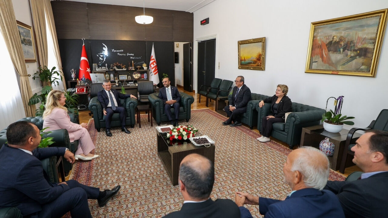 Yeni̇ Parti Osmaniye Teşkilatından Özgür Özel’e Ziyaret (1)